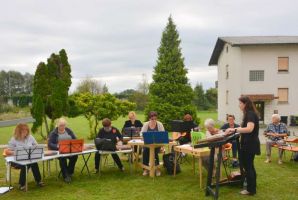 Koncert_na_prostem_Skupina_citer_in_kitar_drustva_Lipa_Sveto_na_Krasu